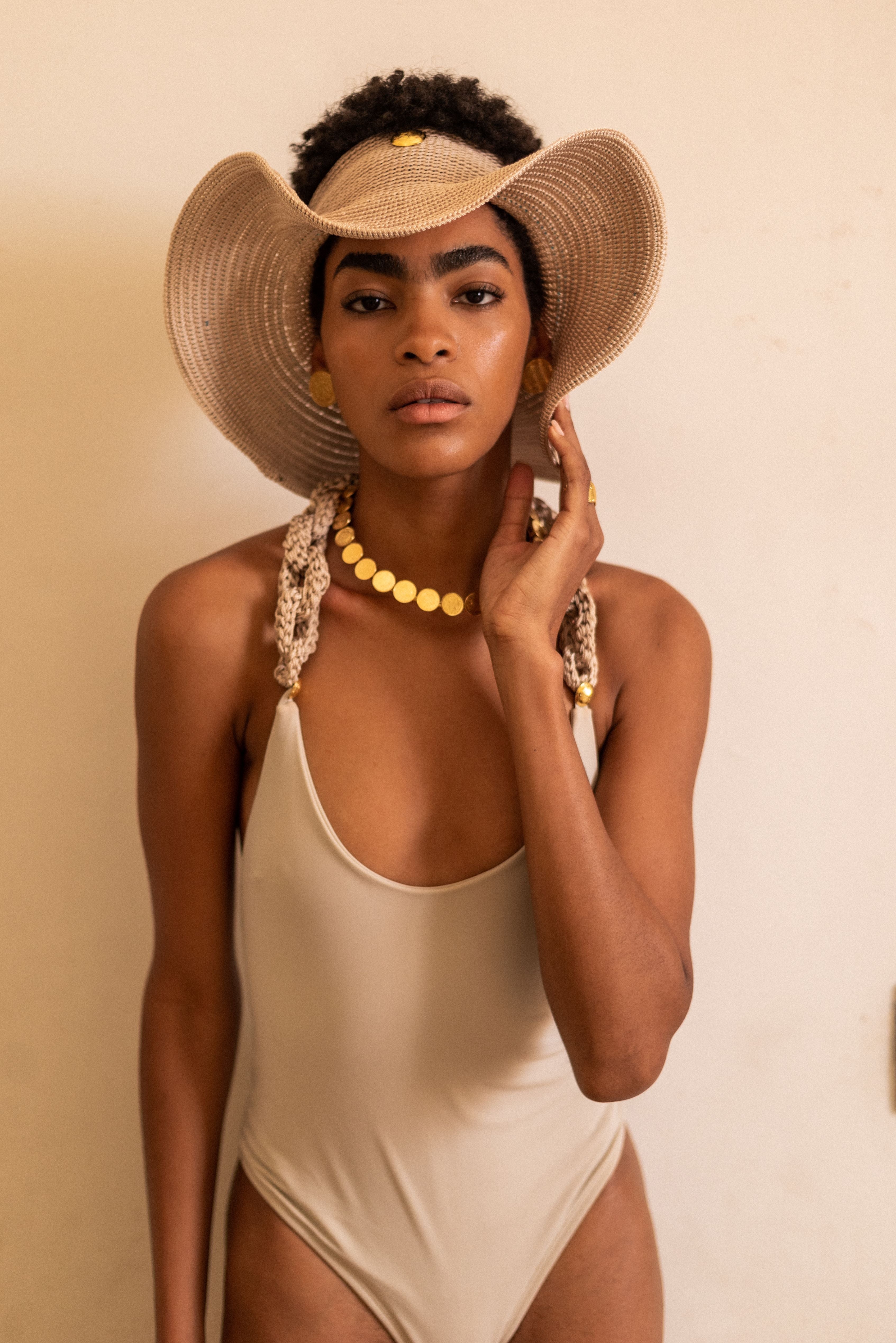 Collar sombrero - Daniela Bustos Maya