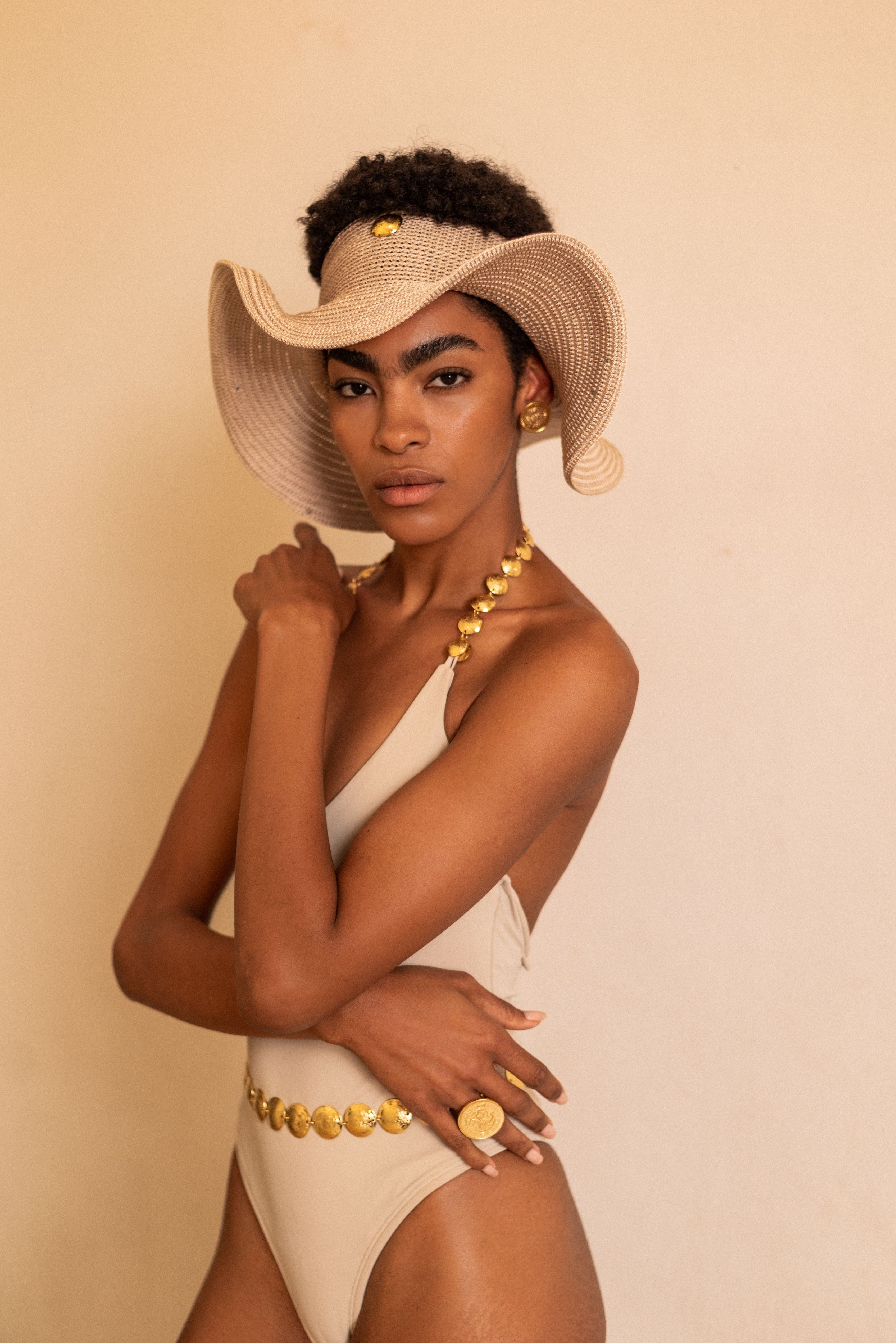 Collar sombrero - Daniela Bustos Maya